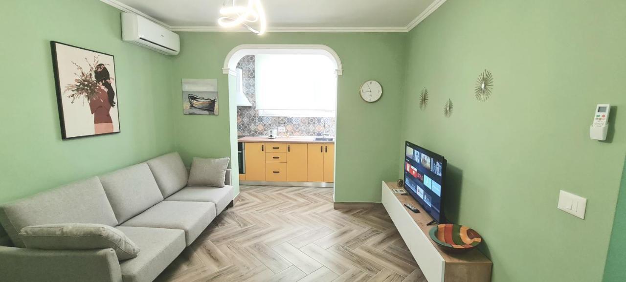 2V1 - Blloku Zy Tirana Exterior foto