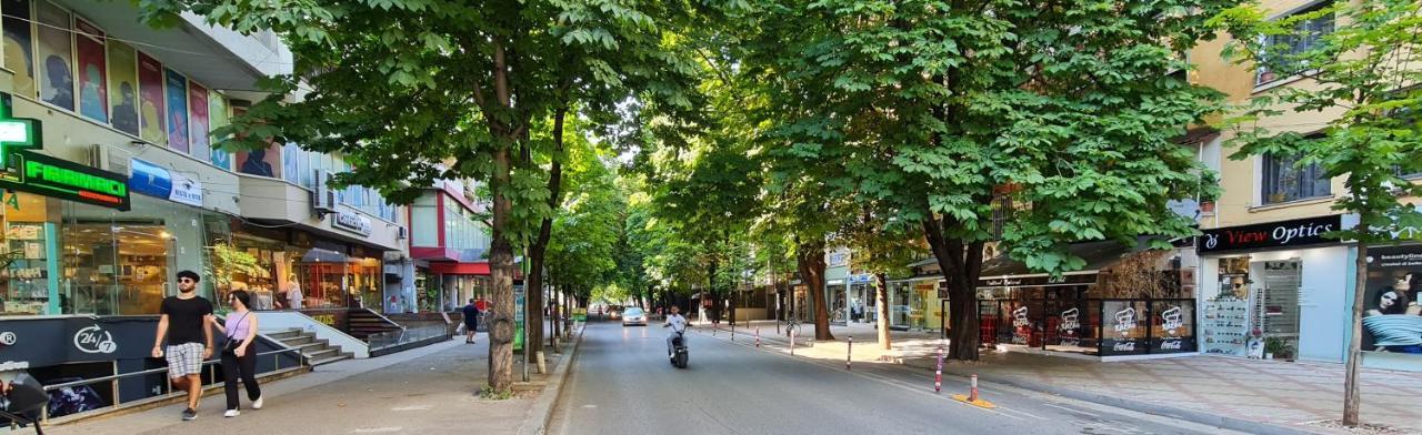 2V1 - Blloku Zy Tirana Exterior foto